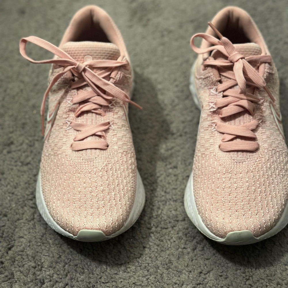 Nike Women's Blush Pink Athletic Shoes